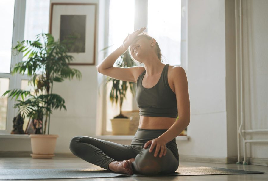 Práctica de yoga con énfasis en la conciencia corporal en Centro Kanda, Lomas de Bezares, CDMX